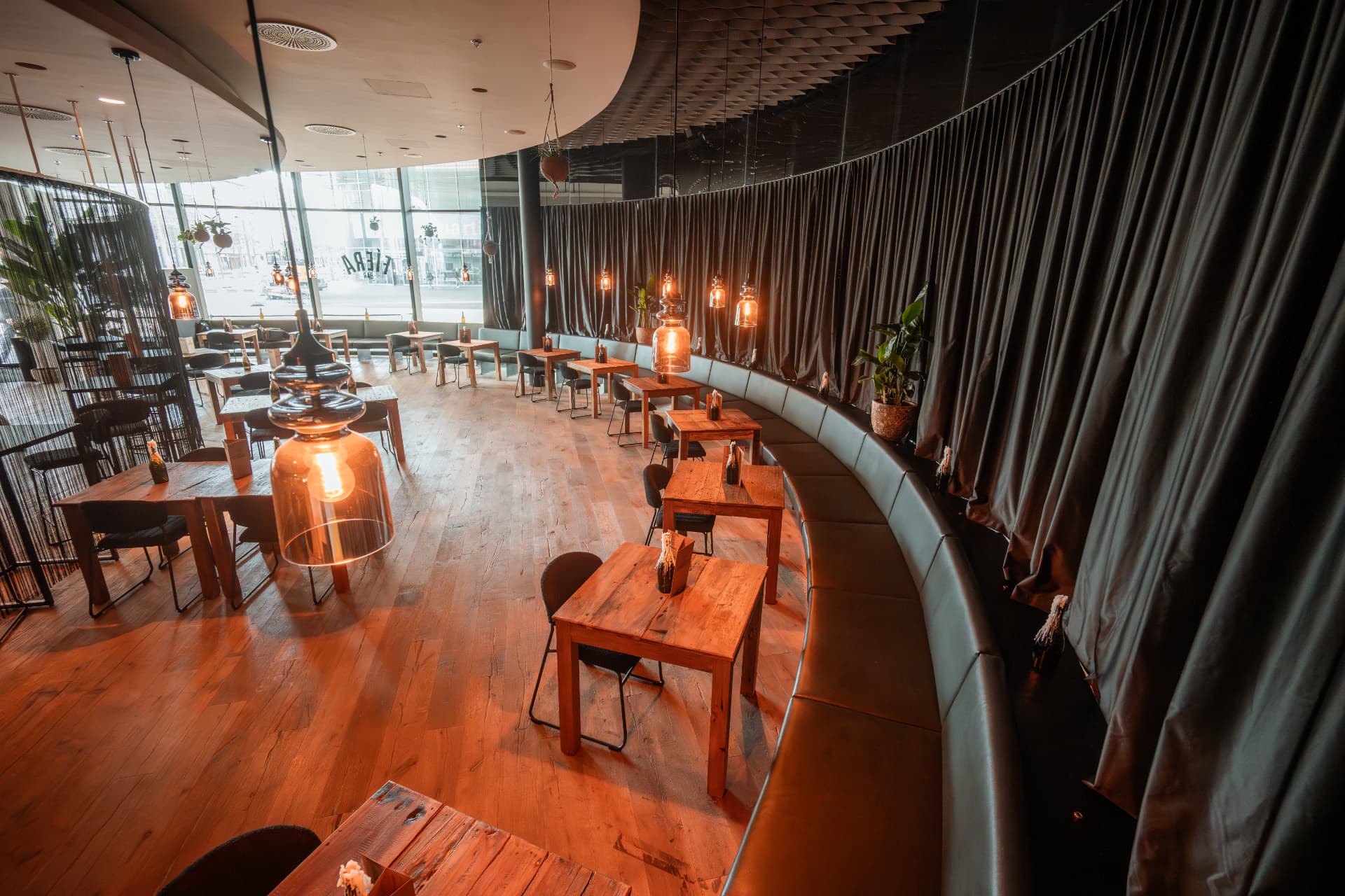 Loungebereich der Fíera Bar